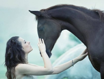 At ile kadın
