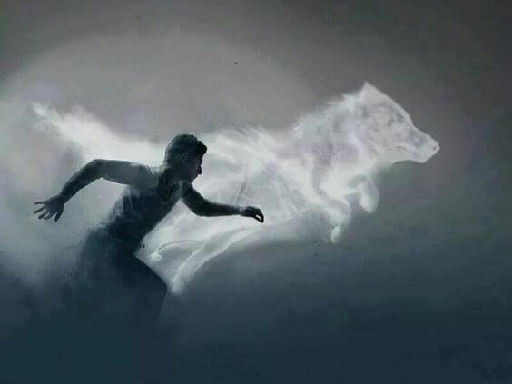 içimdeki kurt gibi atılıp koşuyorum