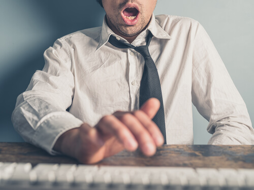 klavye önünde adam