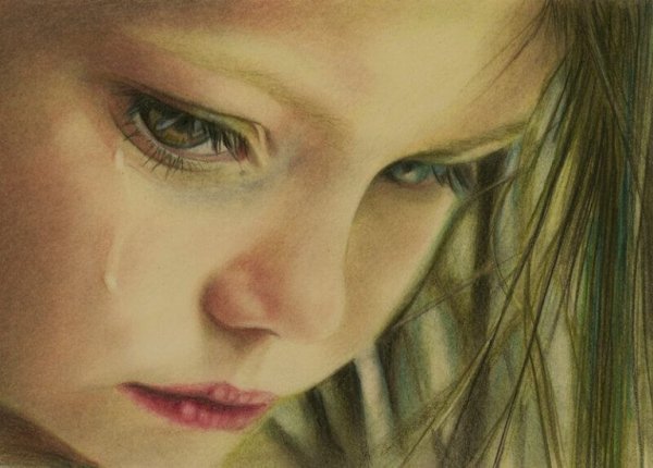 ağlayan küçük kız