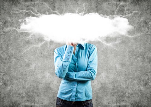 akılda şimşekli bulutlar