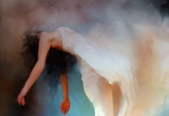 beyaz kıyafeti ile havada süzülen kadın