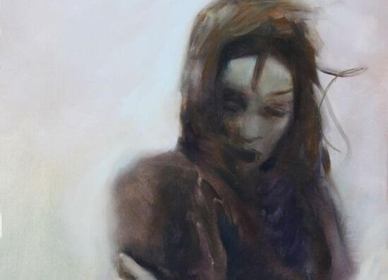 kendine sarılan kadın