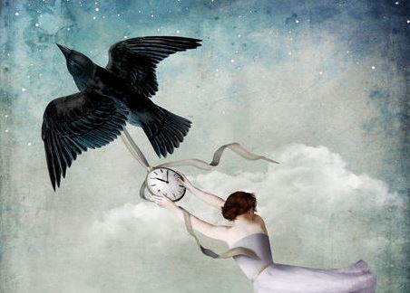 kadın ve saat taşıyan kuş