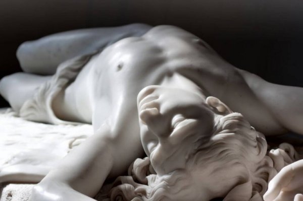 mermer erkek heykeli