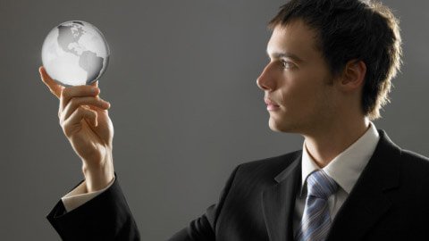 elinde dünyayı tutan adam