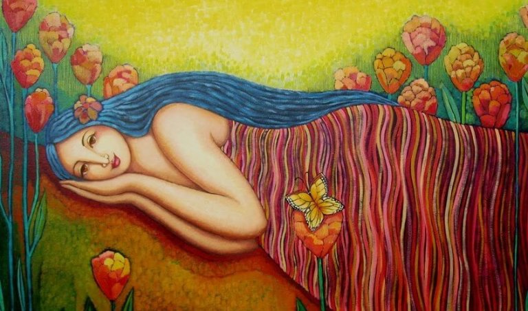 çiçeklerle yatan kadın