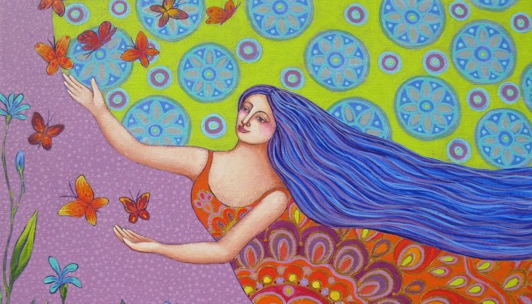 kelebeklere dokunan kadın