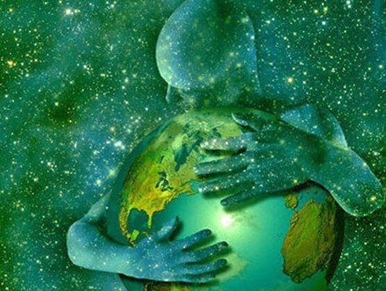 dünyaya sarılan adam