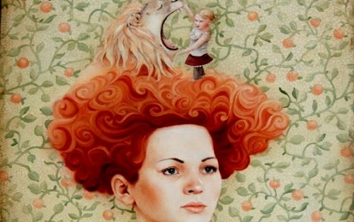 kızıl saçlı kadının kafasında aslan ve kız çocuğu var