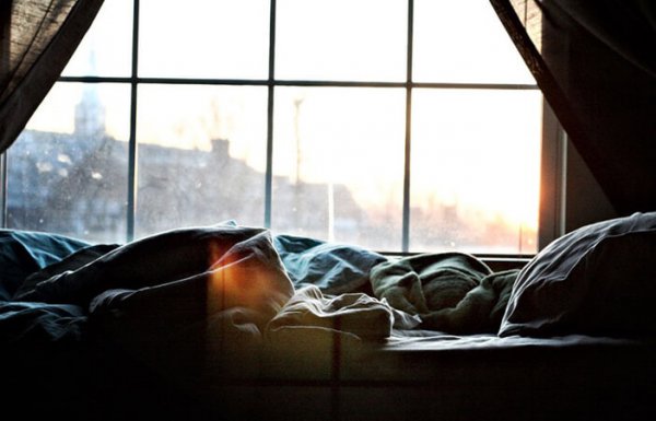 pencereden görünen sabah