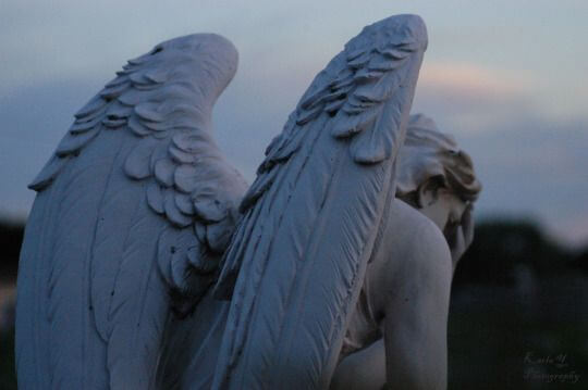 melek kanatları olan heykel