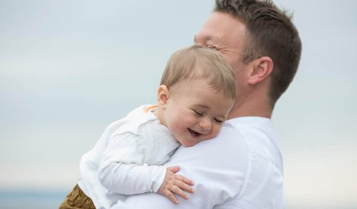 baba ve oğul çok mutlu