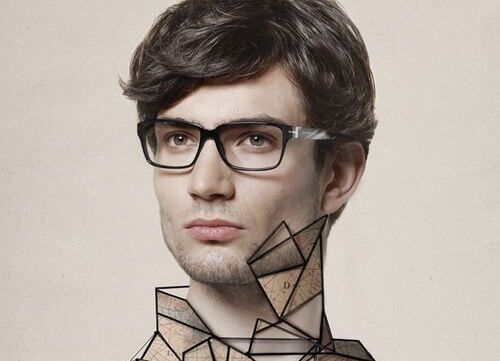 köşeli giysili adam