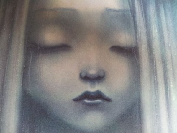 gözleri kapalı kız