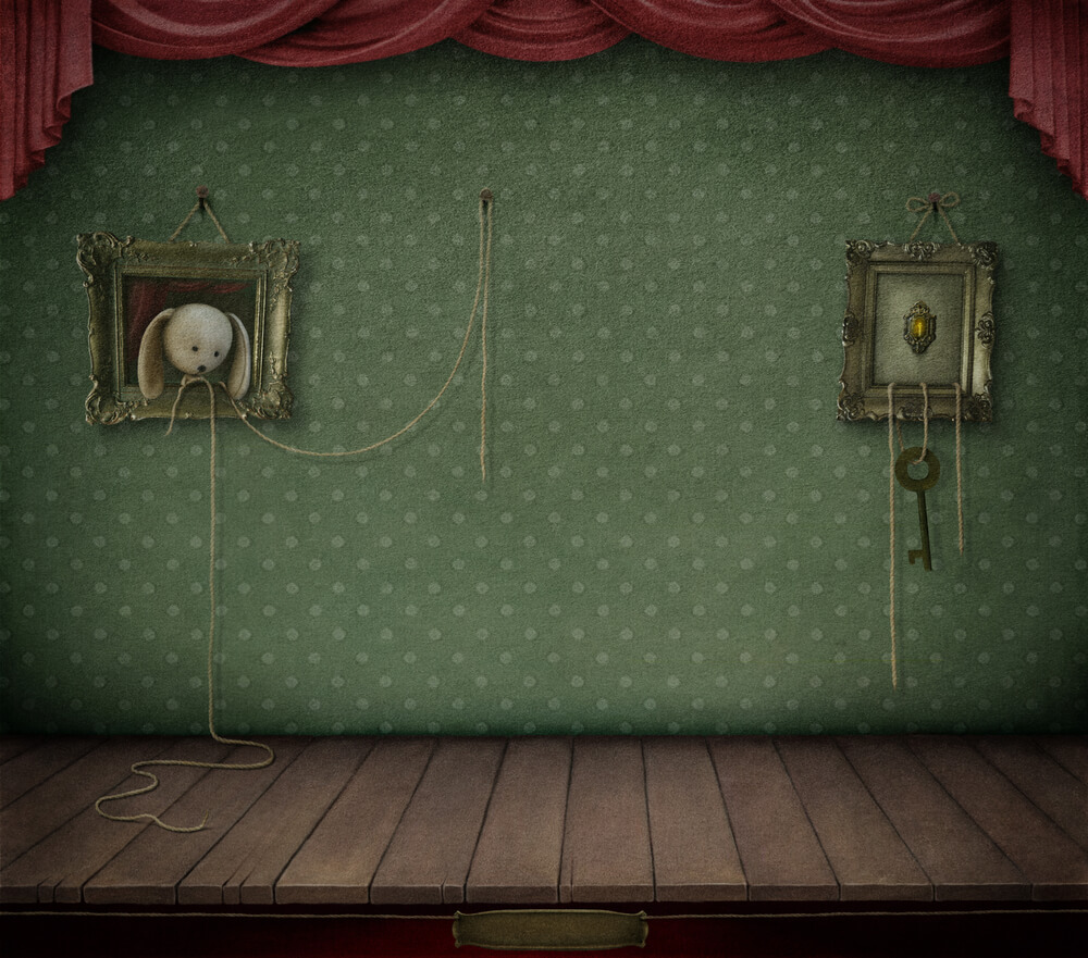 tuhaf bir evdeki portreler