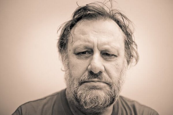 Slavoj Žižek bitkin bakıyor