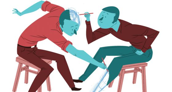 iki adam birbirlerinin eksikliklerini çiziyor