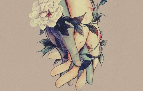 eller arasındaki çiçekler