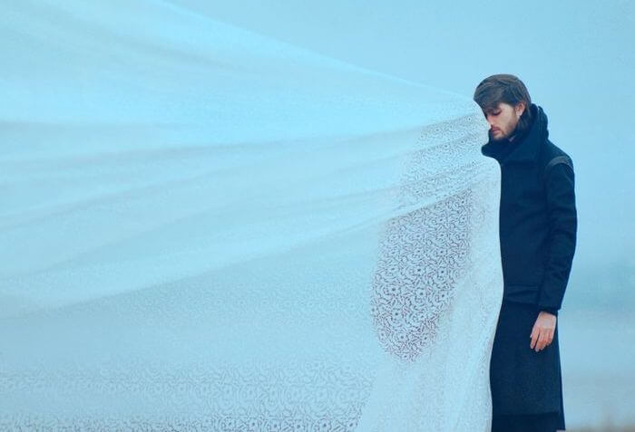 erkek boşluktan oluşan kadın figürü