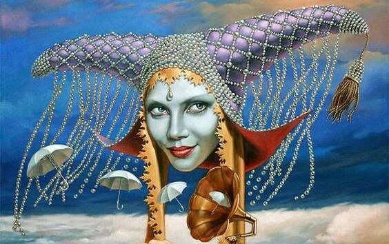 ilginç şapkalı kadın