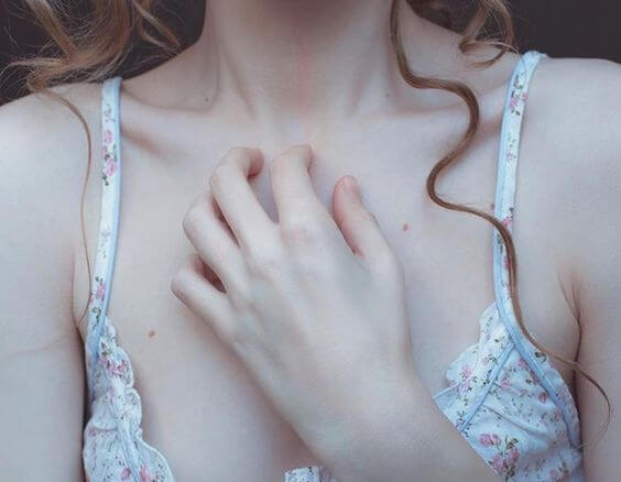 kadının saçları ve elleri