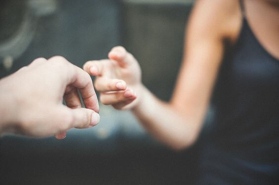 iletişim kuran eller