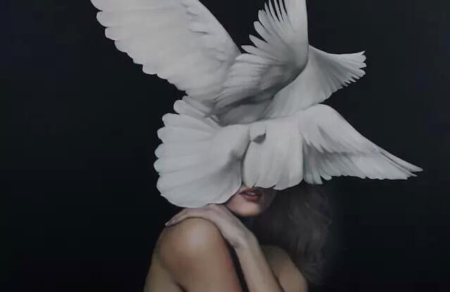 kadının yüzünde güvercinler var