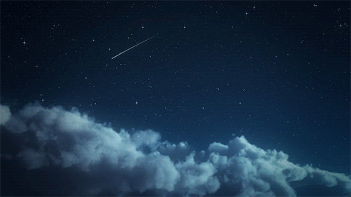 kayan yıldız, gece ve bulutlu gökyüzü