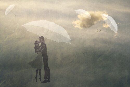 rüzgarda öpüşen çiftler