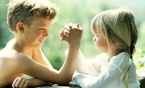 Hem En İyi Arkadaşımız Hem De Süper Kahramanımız Ablalar ve Ağabeyler