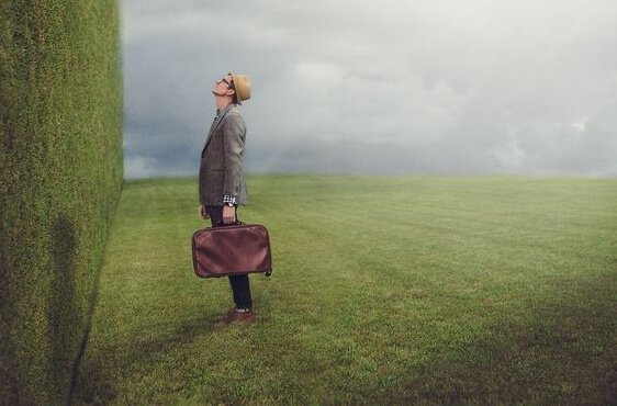 adamın önüne çit engel çıkmış