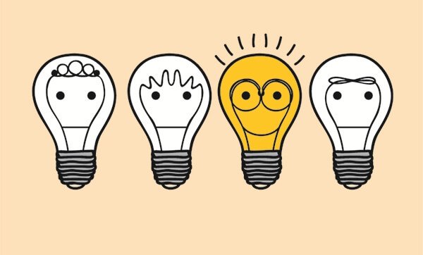 farklı farklı lambalar dizilmiş