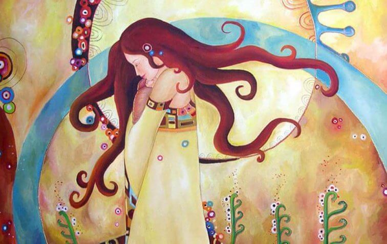 sarı elbiseli kadın