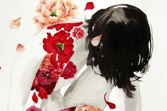 çiçek dövmeli kadın