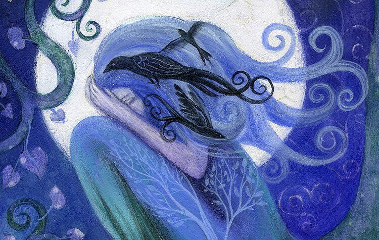 kafasında siyah kuşla ağlayan mavi ağaç kız