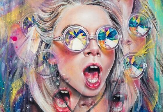 rengarenk camlı gözlükle bağırmak