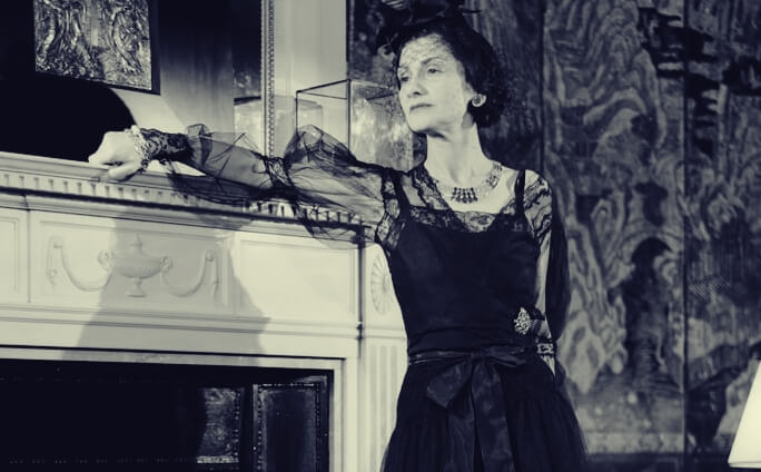 Coco Chanel evinde