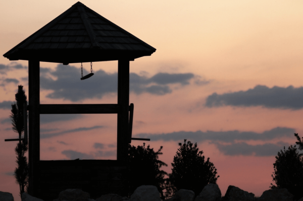 gün batımında kuyu