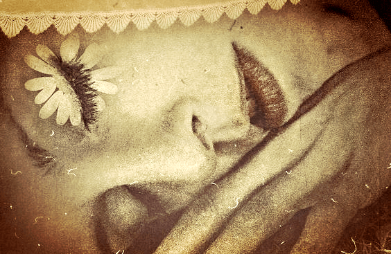 gözlerinde papatya açan kız