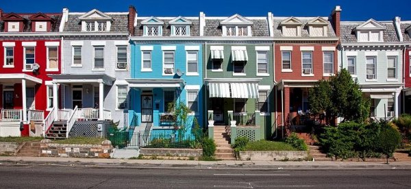 zengin mahallede renkli evler