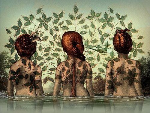 üç kadın suda