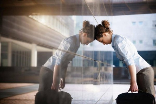 yorgun çalışan kadın