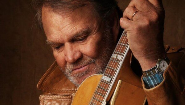 Glen Campbell gitar çalıyor
