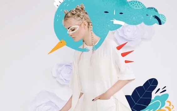 çizgilerle kaplı kadın