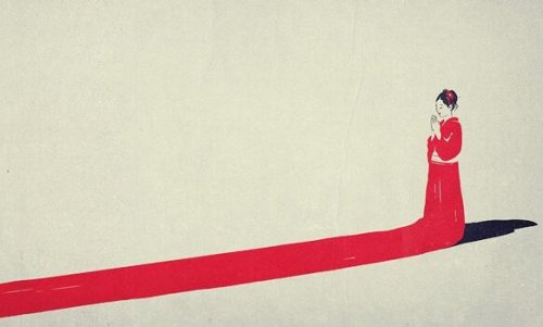 kırmızı elbiseli japon