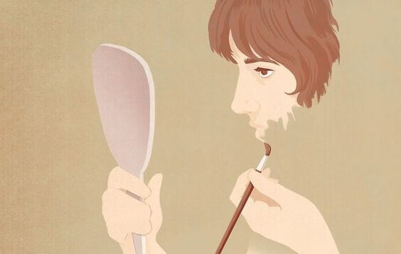 yüzünü boyayan kadın