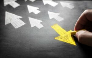 Başarılı İnsanları Eleştirme Eğilimi: Neden İnsanlar Ön Plana Çıkan Kişilerden Nefret Eder