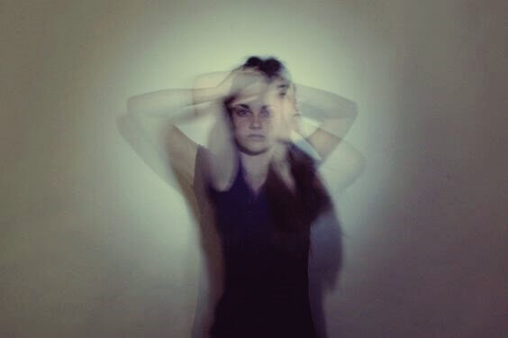 bulanık haldeki kız