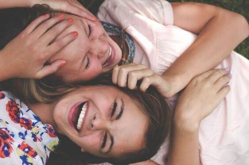 eğlenen arkadaşlar